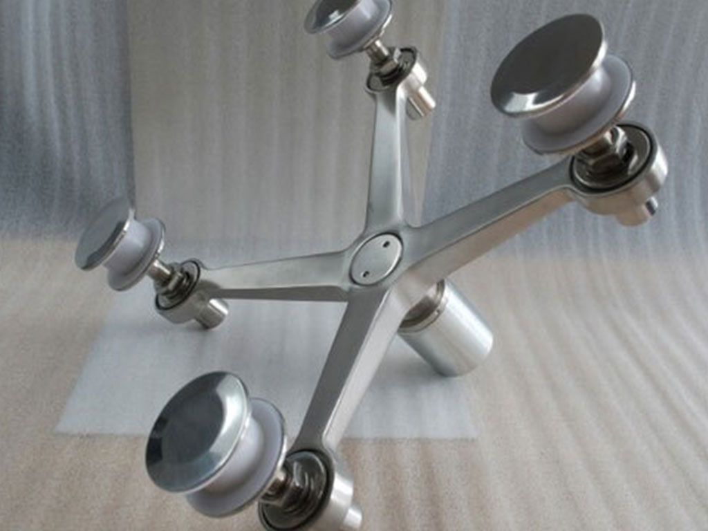 Spider Glazing With Glass Fin